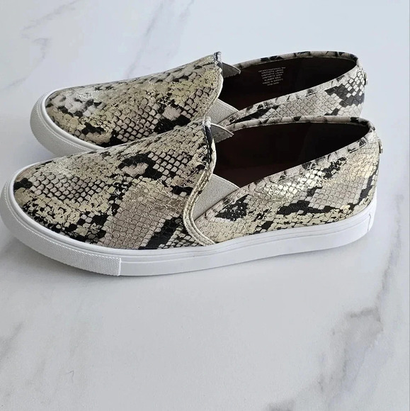 Steve Madden Gold and Cream Sneakers with Slip-On Design - Picture 7 of 9